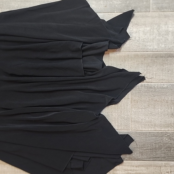 Boutique brand black jagged hem mini skirt - Picture 5 of 8